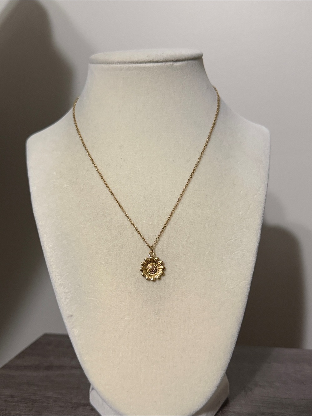 Gold plated stainless steel flower pendant necklace